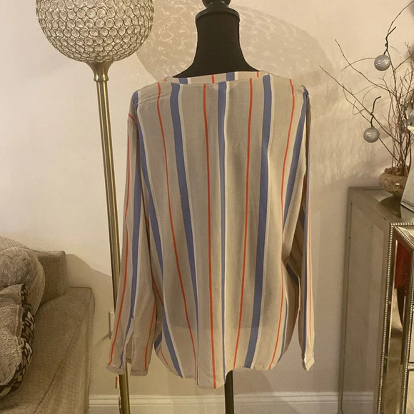 Hanro blouse size large - Picture 3 of 4